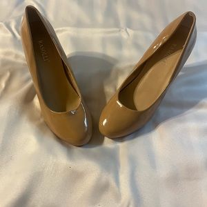 Tan heels good condition